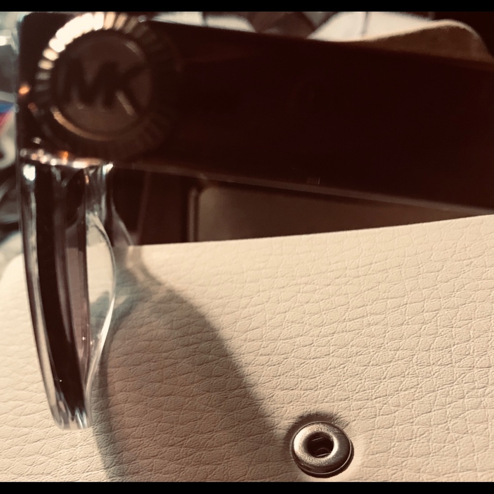 Michael Kors stylish sunglasses - Picture 6 of 8